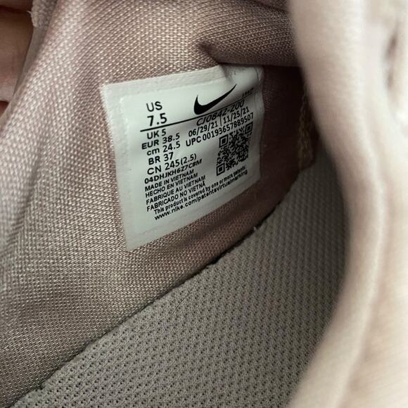 Nike Air Max Bella TR3 Rose Gold Sneakers size 7.5 - Picture 8 of 10